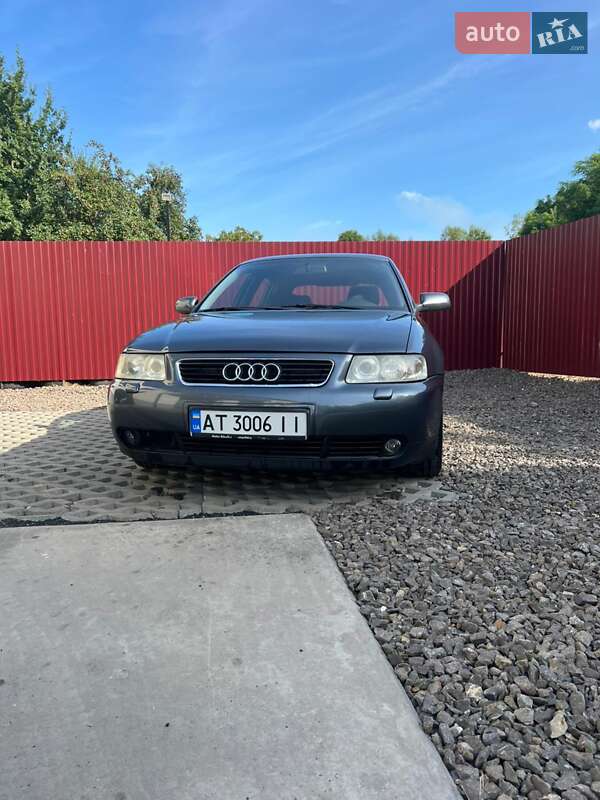 Хэтчбек Audi A3 2003 в 