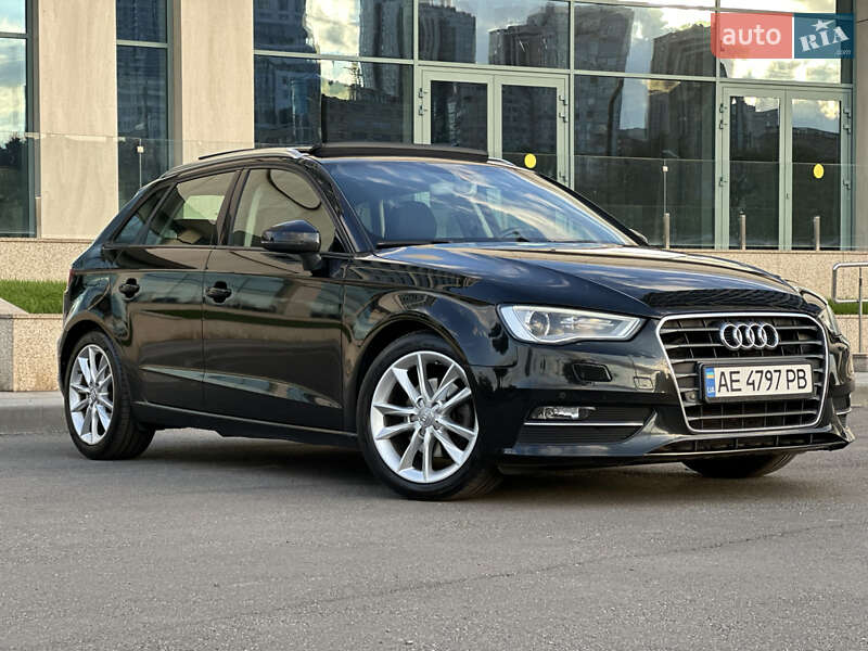 Хэтчбек Audi A3 2015 в 