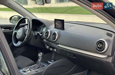 Хэтчбек Audi A3 2015 в 