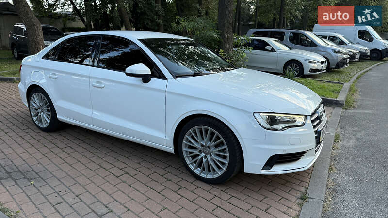 Седан Audi A3 2016 в Киеве