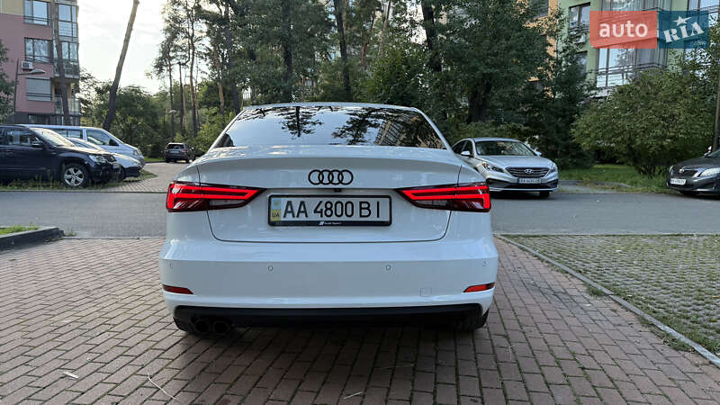 Седан Audi A3 2016 в Киеве