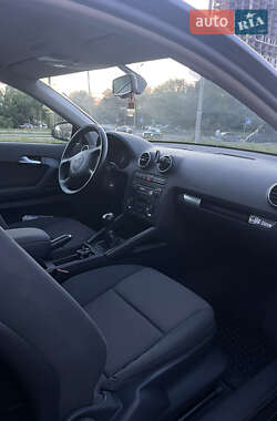 Хэтчбек Audi A3 2003 в 