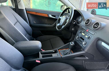 Хэтчбек Audi A3 2004 в 