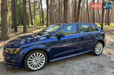 Хэтчбек Audi A3 2016 в 