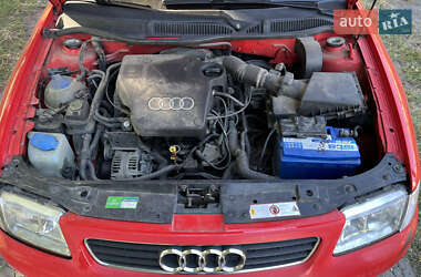 Хэтчбек Audi A3 1999 в 