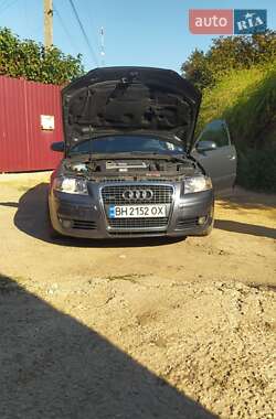 Хэтчбек Audi A3 2004 в 
