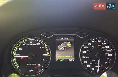 Хэтчбек Audi A3 2015 в 