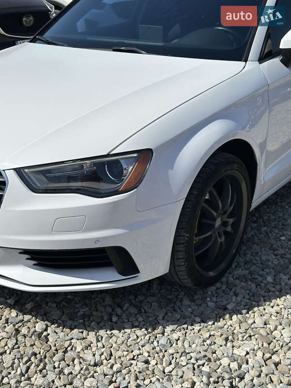 Седан Audi A3 2016 в Ивано-Франковске