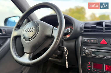 Хэтчбек Audi A3 1998 в 
