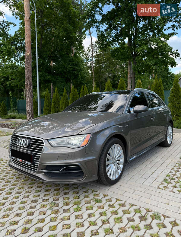 Седан Audi A3 2016 в 