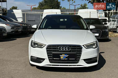 Хэтчбек Audi A3 2015 в 