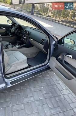 Хетчбек Audi A3 2004 в 