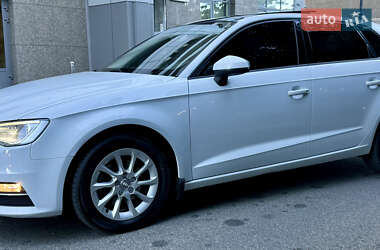 Хэтчбек Audi A3 2015 в 