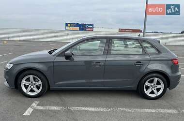 Хэтчбек Audi A3 2019 в 