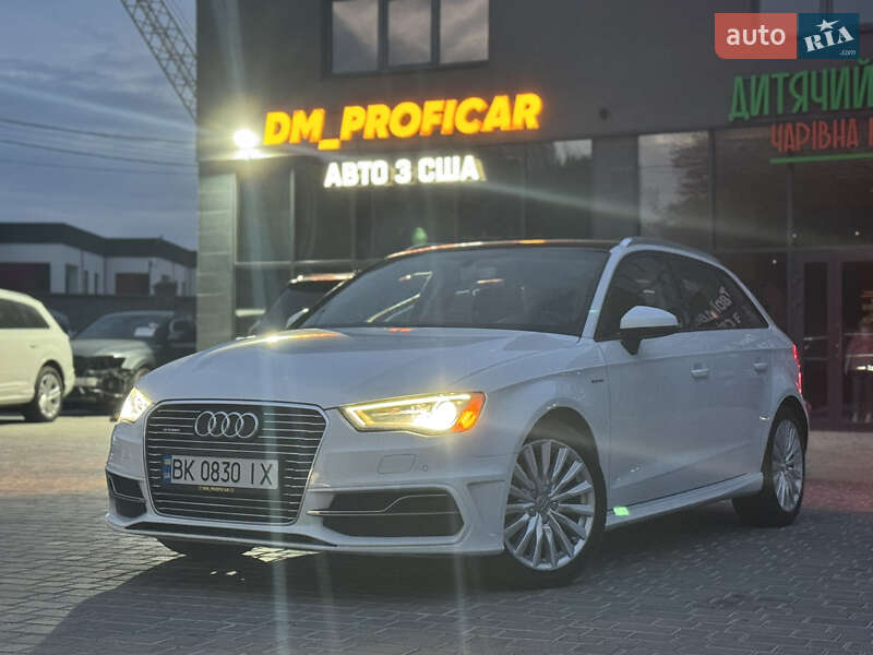 Хэтчбек Audi A3 2015 в 