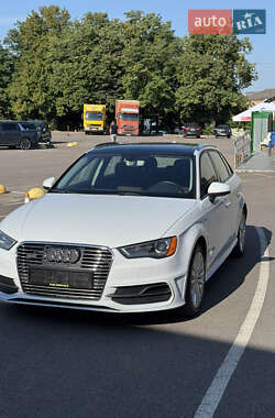 Хэтчбек Audi A3 2015 в 