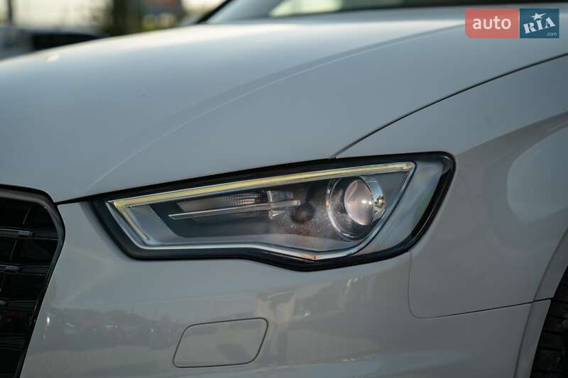 Седан Audi A3 2015 в Чернівцях