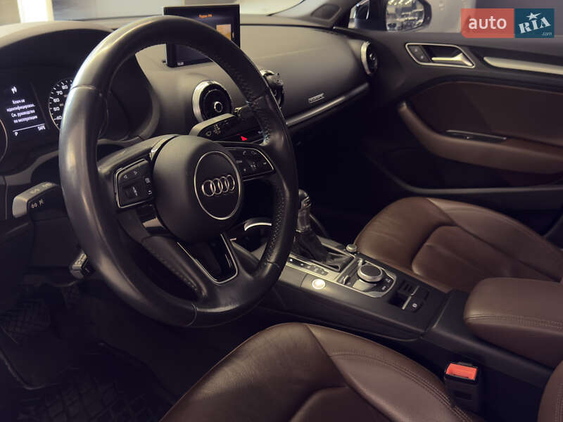 Седан Audi A3 2018 в Николаеве