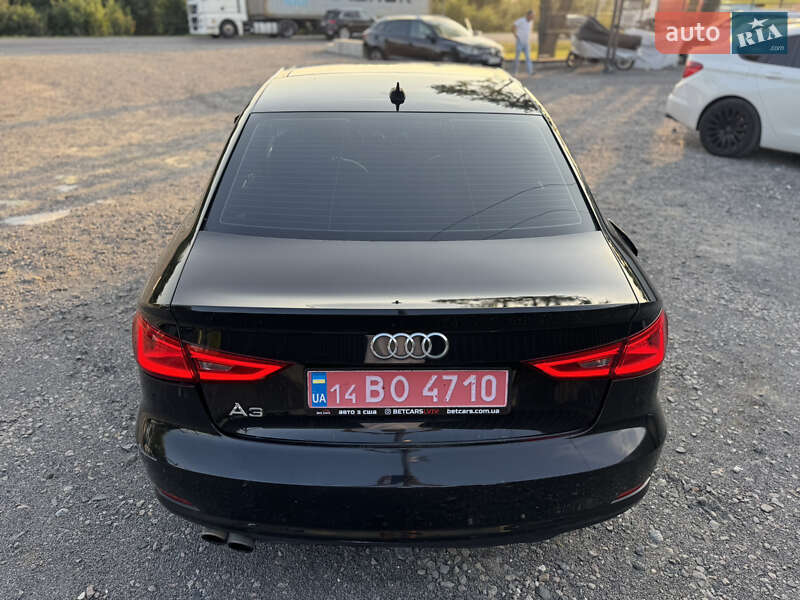 Седан Audi A3 2015 в Львові