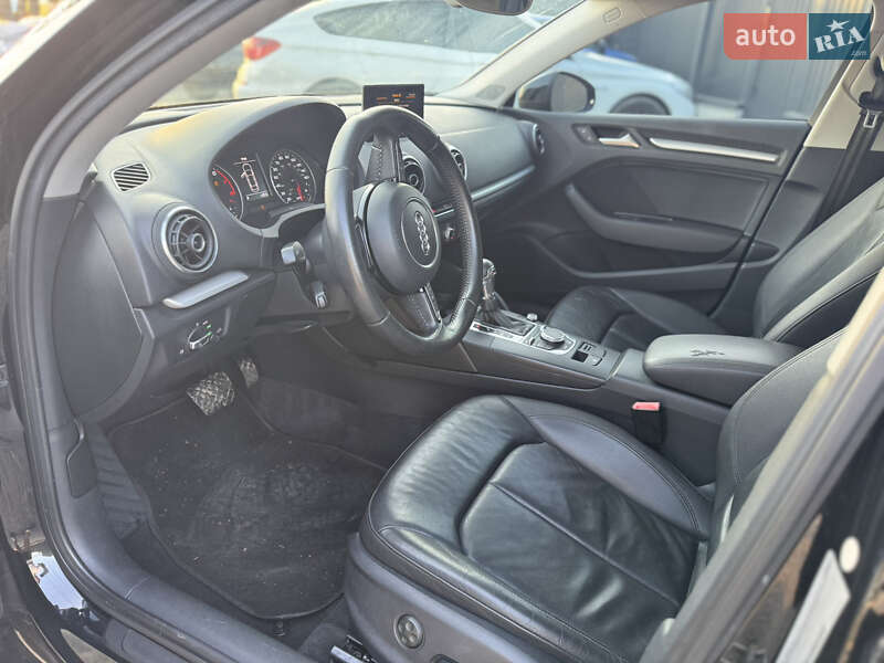 Седан Audi A3 2015 в Львові
