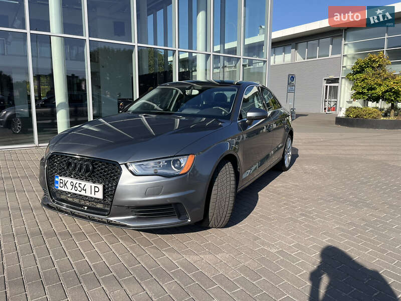 Седан Audi A3 2015 в Ровно