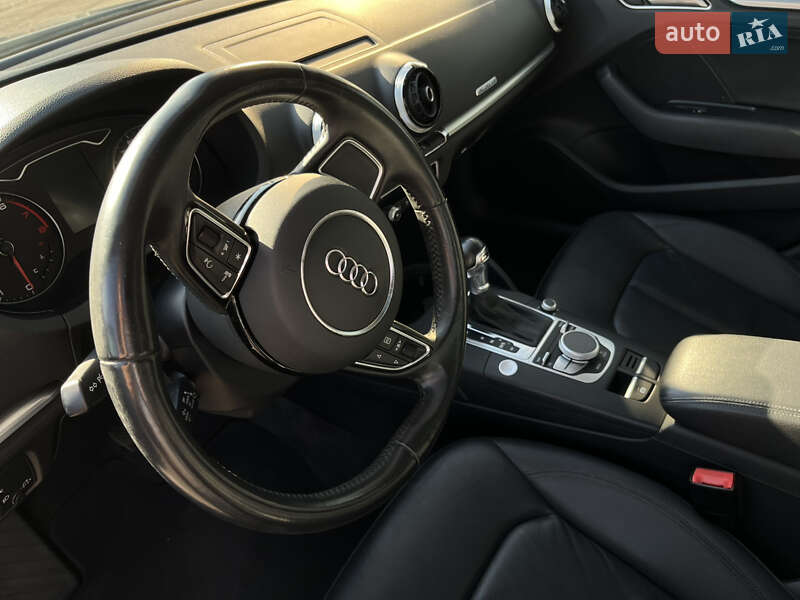 Седан Audi A3 2015 в Ровно