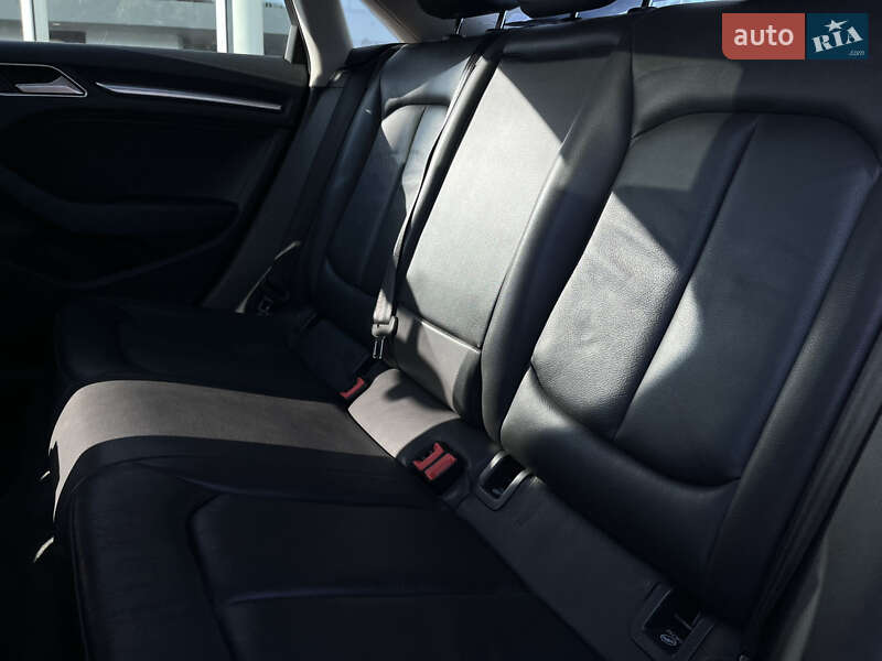 Седан Audi A3 2015 в Ровно