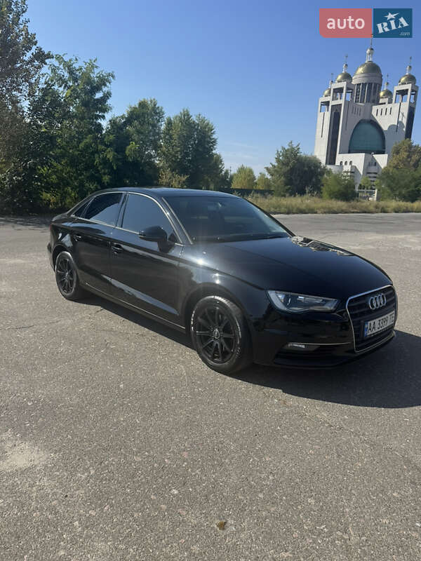 Седан Audi A3 2016 в Киеве