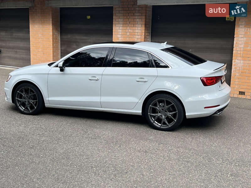 Седан Audi A3 2014 в Смілі