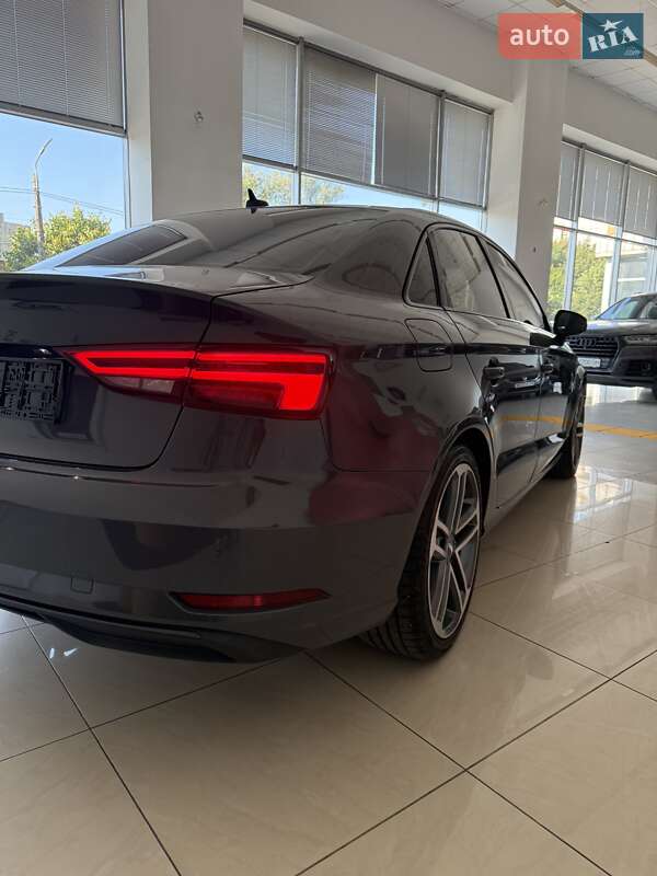 Седан Audi A3 2019 в Черновцах