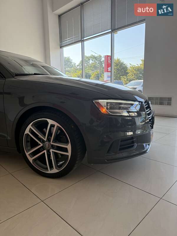 Седан Audi A3 2019 в Черновцах