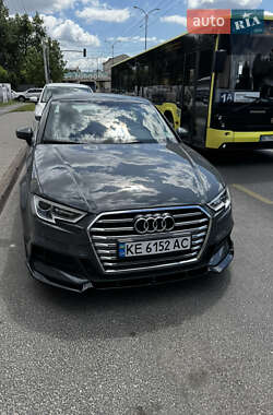 Седан Audi A3 2018 в Львові