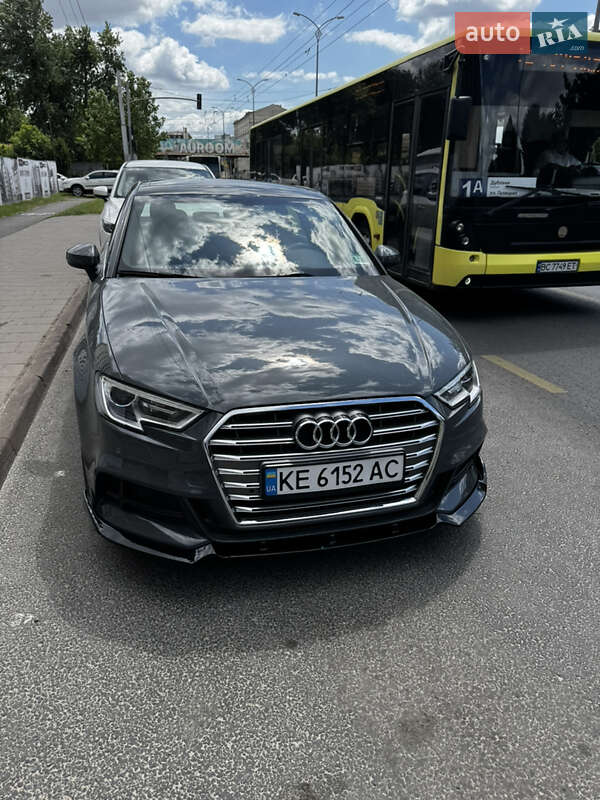 Седан Audi A3 2018 в 
