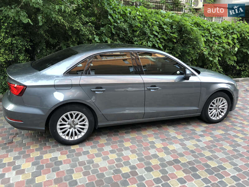 Седан Audi A3 2016 в Днепре