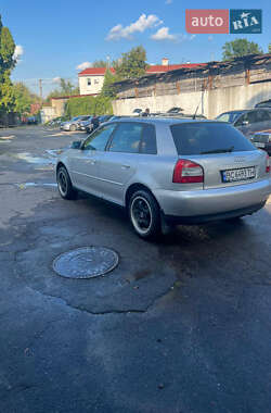 Хэтчбек Audi A3 2001 в 