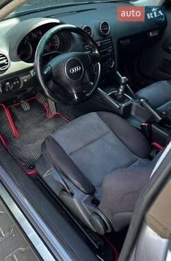 Хетчбек Audi A3 2003 в 
