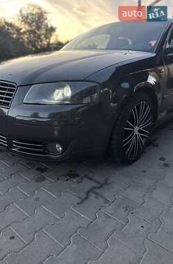 Хэтчбек Audi A3 2004 в 