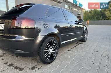 Хэтчбек Audi A3 2004 в 