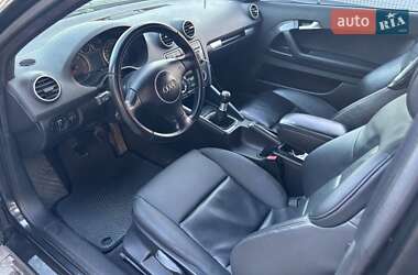 Хэтчбек Audi A3 2004 в 
