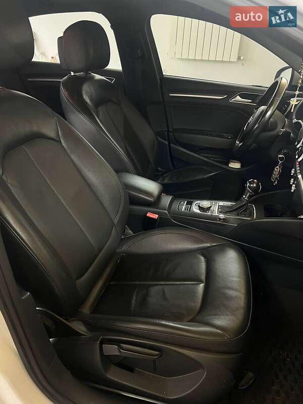 Седан Audi A3 2015 в Самборі