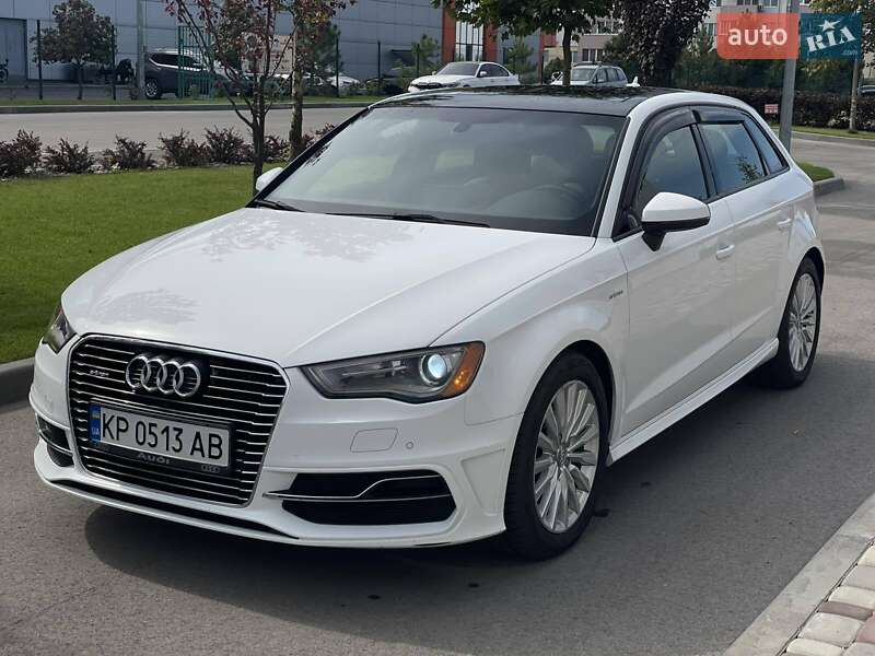 Хэтчбек Audi A3 2016 в Днепре