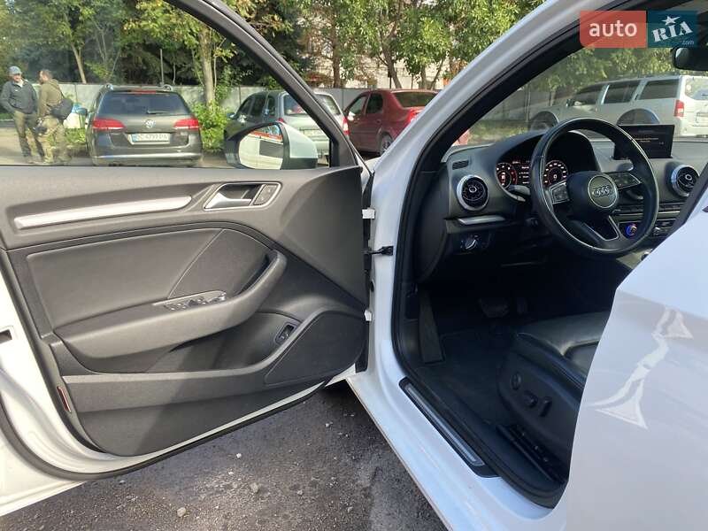 Седан Audi A3 2018 в Львове