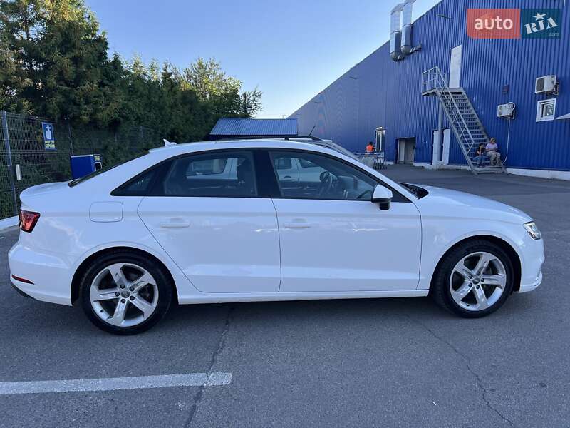 Седан Audi A3 2018 в Львове