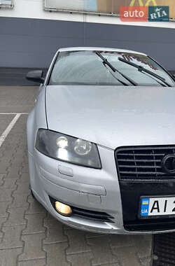 Хэтчбек Audi A3 2004 в 