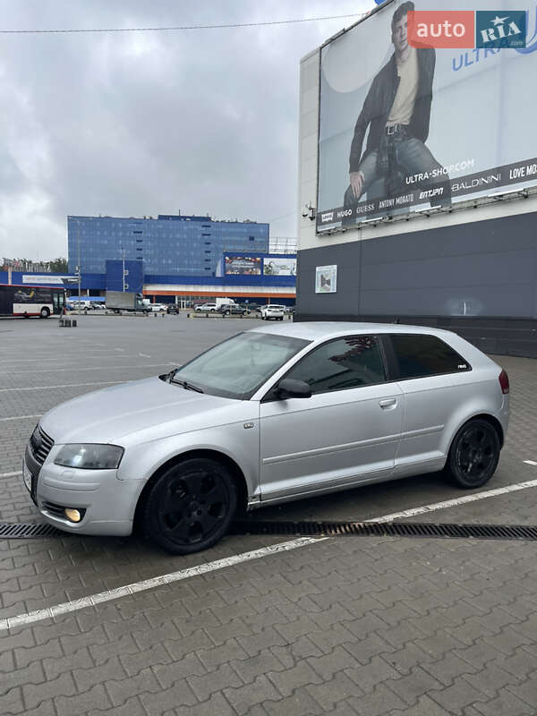 Хэтчбек Audi A3 2004 в Киеве