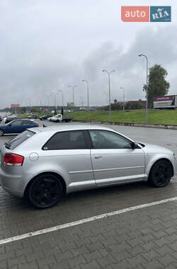 Хэтчбек Audi A3 2004 в 