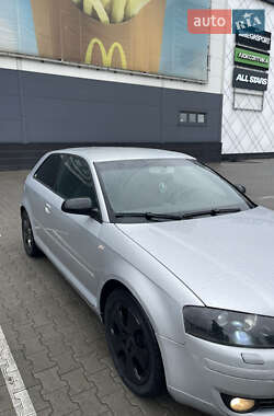 Хэтчбек Audi A3 2004 в 