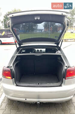 Хэтчбек Audi A3 2004 в 