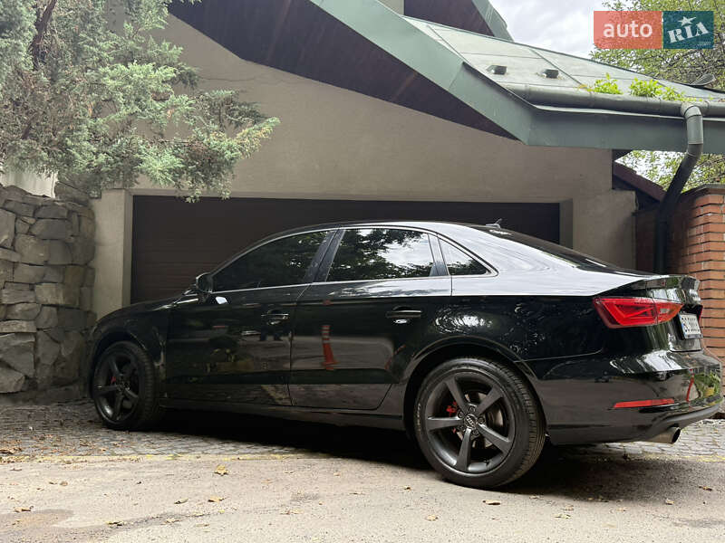 Седан Audi A3 2015 в Львове
