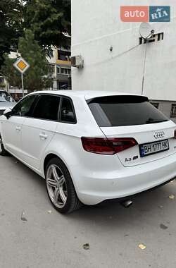 Хэтчбек Audi A3 2015 в 